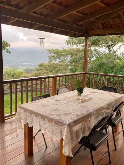 Finca Estacion Descansos Bed & Breakfast Paraiso  ภายนอก รูปภาพ